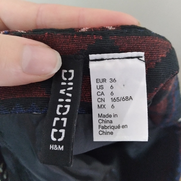 Divided by H & M Aztec Tribal Print Mini Skirt Size 6 - Picture 7 of 8